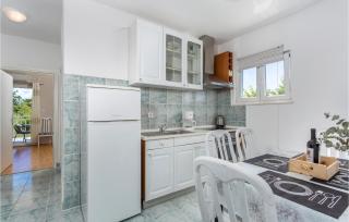 2 Bedroom Nice Apartment In Pinezici - 6