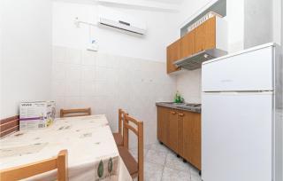 2 Bedroom Amazing Apartment In Slatine - Slatine - 3