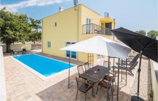 Cozy Home In Porec With Kitchen - Poreč - 0