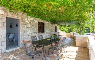 Pet Friendly Apartment In Zrnovo - Korčula - 2