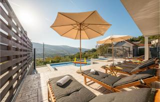 Lovely Home In Srinjine With Jacuzzi - Srinjine - 9