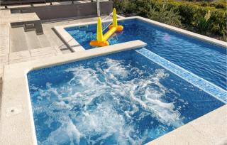 Lovely Home In Srinjine With Jacuzzi - Srinjine - 8
