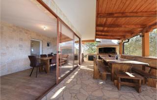 Awesome Home In Pridraga With Wifi - 7