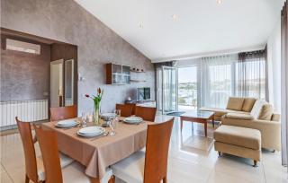 2 Bedroom Cozy Apartment In Banjole - Banjole - 4