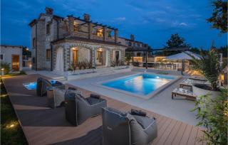 Amazing Home In Cabrunici With Jacuzzi - Čabrunići - 4