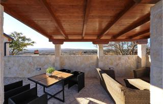 Awesome Home In Pridraga With Wifi - 2