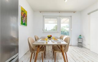 Awesome Home In Peroj With Jacuzzi - Peroj - 4