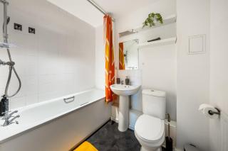 Canterbury 3 bedroom house with Parking and fast wifi - 1