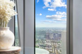 Stunning CBD Apt Best Location with Gym and Pool! - 5