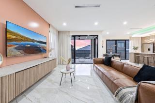 Spacious & Luxury 4Bed Room Retreat Near Station - Schofields - 5
