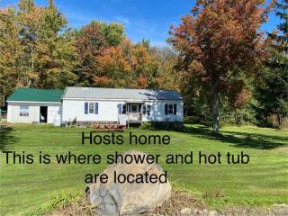 Angie's Country Cabins non electric rustic cabins in the woods You provide the linens Self check in Access to hot shared hot tub - Fredonia - 1