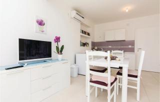 Two-Bedroom Apartment In Pakostane - Pakoštane - 8