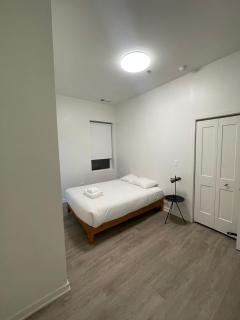 Modern Shared Condo Near Downtown Chicago, Flexible Room Options and Shared Amenities - Chicago - 3