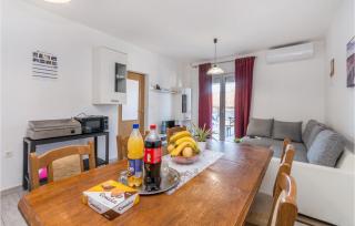 2 Bedroom Gorgeous Apartment In Galovac - Galovac - 2