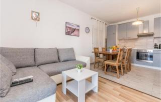 2 Bedroom Gorgeous Apartment In Galovac - Galovac - 7