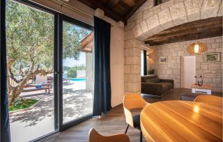 Amazing Home In Zrnovnica - Žrnovnica - 5