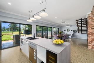 Lusso - Boutique Accommodation - Whitfield - 8