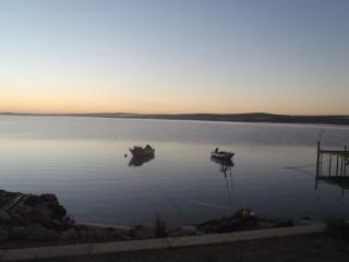 Tulka Waterfront Holiday Home - 8