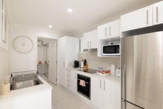 Smart Suites Self Check-in Apartments - S Freney - 2