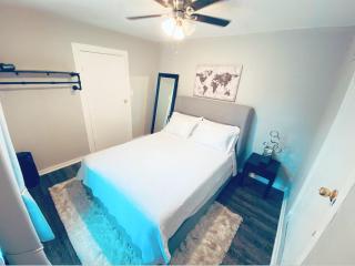 Hidden Gem w/Fast WiFi & Free Parking - Houston - 3