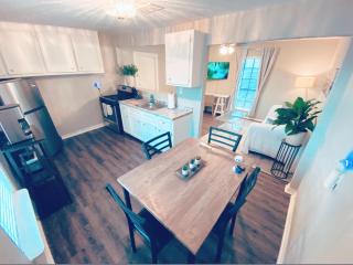 Hidden Gem w/Fast WiFi & Free Parking - Houston - 5