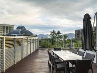 Absolute Waterfront Apartment - Cairns - 4