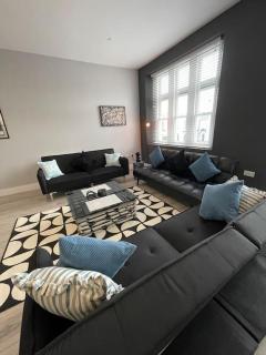 Luxury 2 Bed City Centre Duplex with High Ceilings - 4