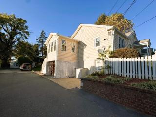 Entire 4 bedroom familyfriendly basement apartment, MetroWalk - 7
