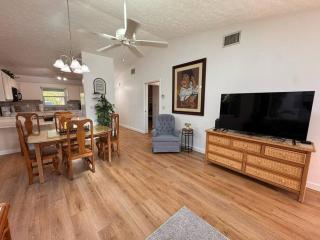 Stylish budget friendly retreat! - 7