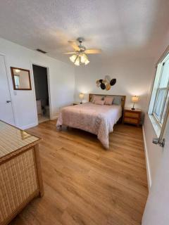 Stylish budget friendly retreat! - 3