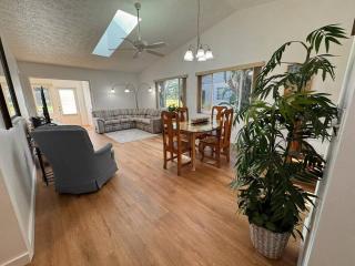 Stylish budget friendly retreat! - Lake Placid - 5