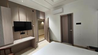 Hotel Grand City - 8