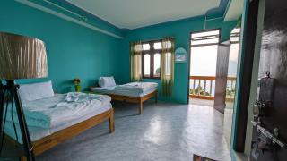 Above The Clouds Restro & Inn - Temi - 2