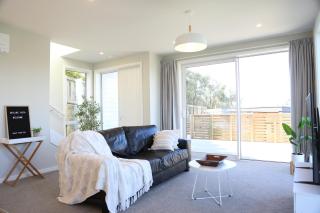 Skyline Vista - Entirely New House with Luxe Views, Espresso, Netflix & Free Parking - Wellington - 3