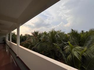 Morjim Sunset Guesthouse- Apartments with Kitchen & AC Rooms - 1