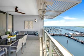Belle Escapes 52 Harbour Lights with Ocean View - Cairns - 3