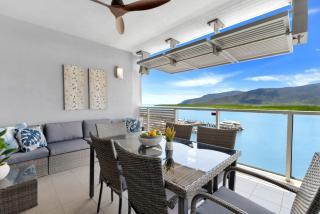 Belle Escapes 52 Harbour Lights with Ocean View - Cairns - 2