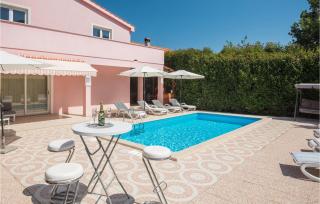 Stunning Home In Porec With Kitchen - Poreč - 1