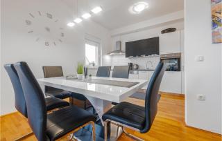 2 Bedroom Cozy Apartment In Privlaka - 5