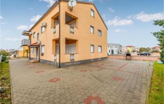 2 Bedroom Cozy Apartment In Privlaka - Privlaka - 9