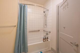 Riverwalk and Pool view Apt with King bed Infinity Pool Gym Free Parking - San Antonio - 5