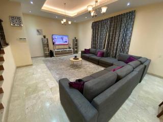 3 Bedroom Villa In Sharjah Near Corniche - Sharjah - 0