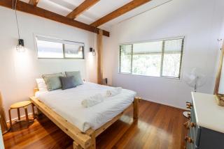 Tree & Sea sleeps 11 - 1