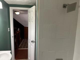 Unit-A Gorgeous private suite near metro train station and Washington DC - 3