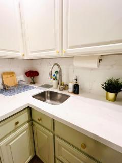 Brand-new luxurious guesthouse with king bed in MPK, 1mi to Meta, 3mi to Stanford - 1