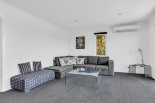 Seascape Beach House - 6