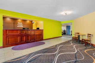 Econo Lodge Inn & Suites - Eau Claire - 8