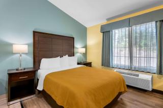 Econo Lodge Inn & Suites - Eau Claire - 2