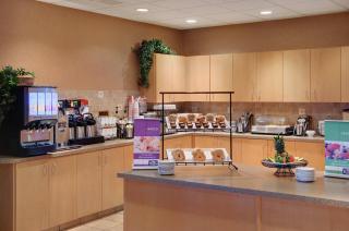 Pomeroy Inn & Suites Fort St. John - 6