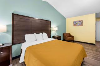 Econo Lodge Inn & Suites - Eau Claire - 5